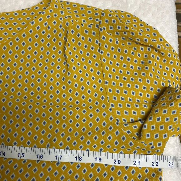 Dalia yellow with blue diamond light flowy Blouse short sleeve Large - Picture 12 of 13